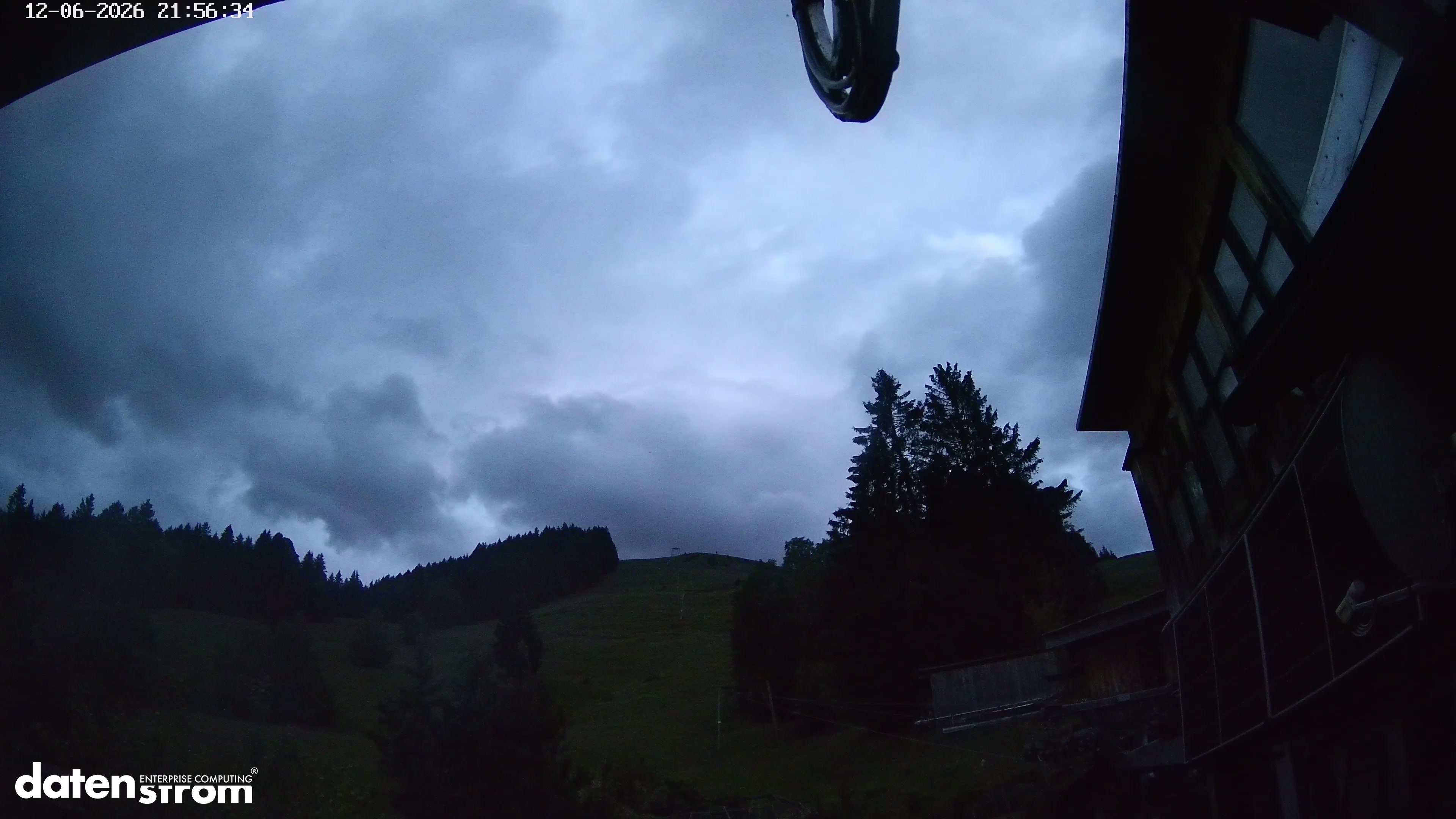 22:00