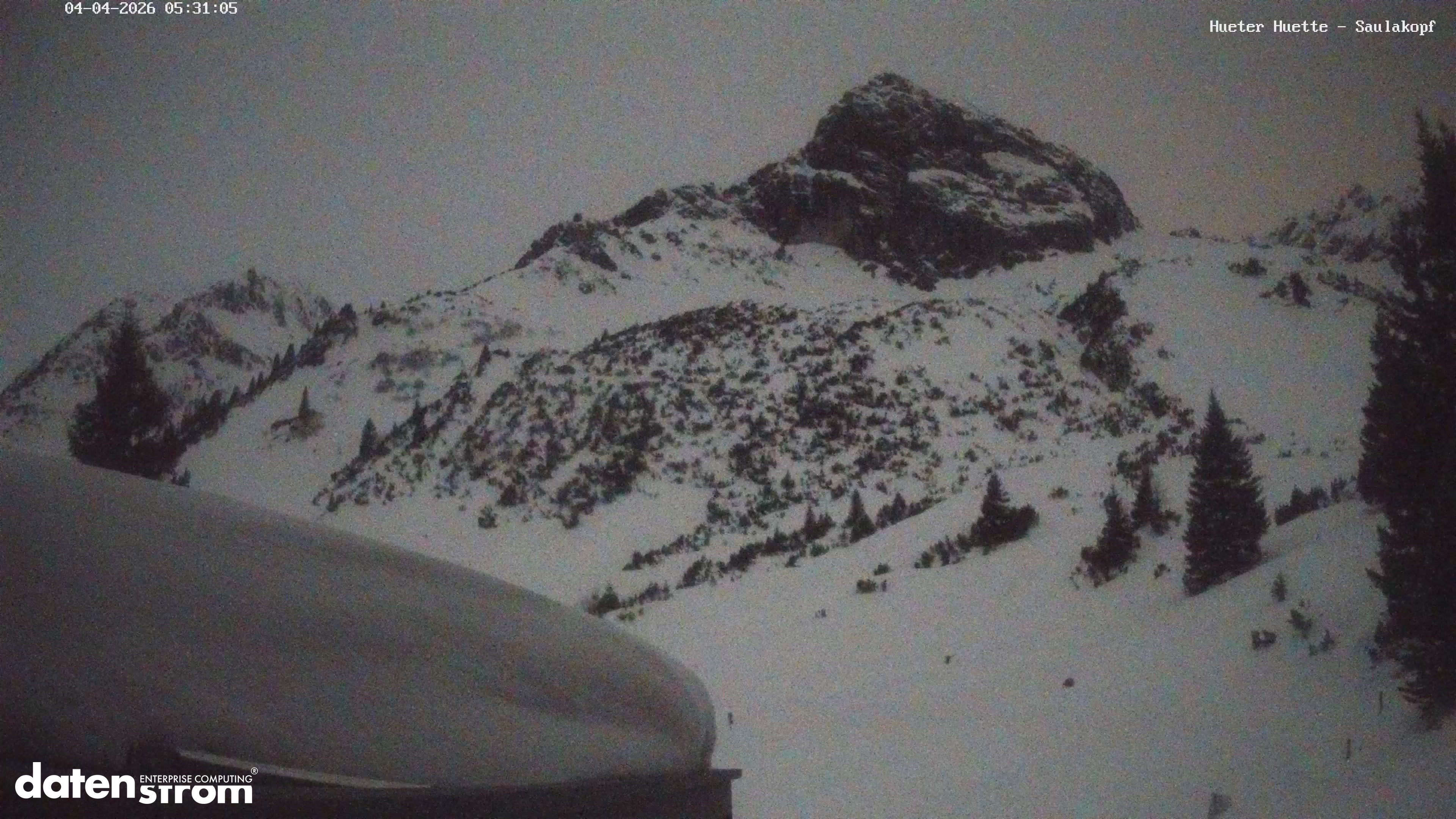 heavy_snowfall (0.67), fresh_snow (0.26)