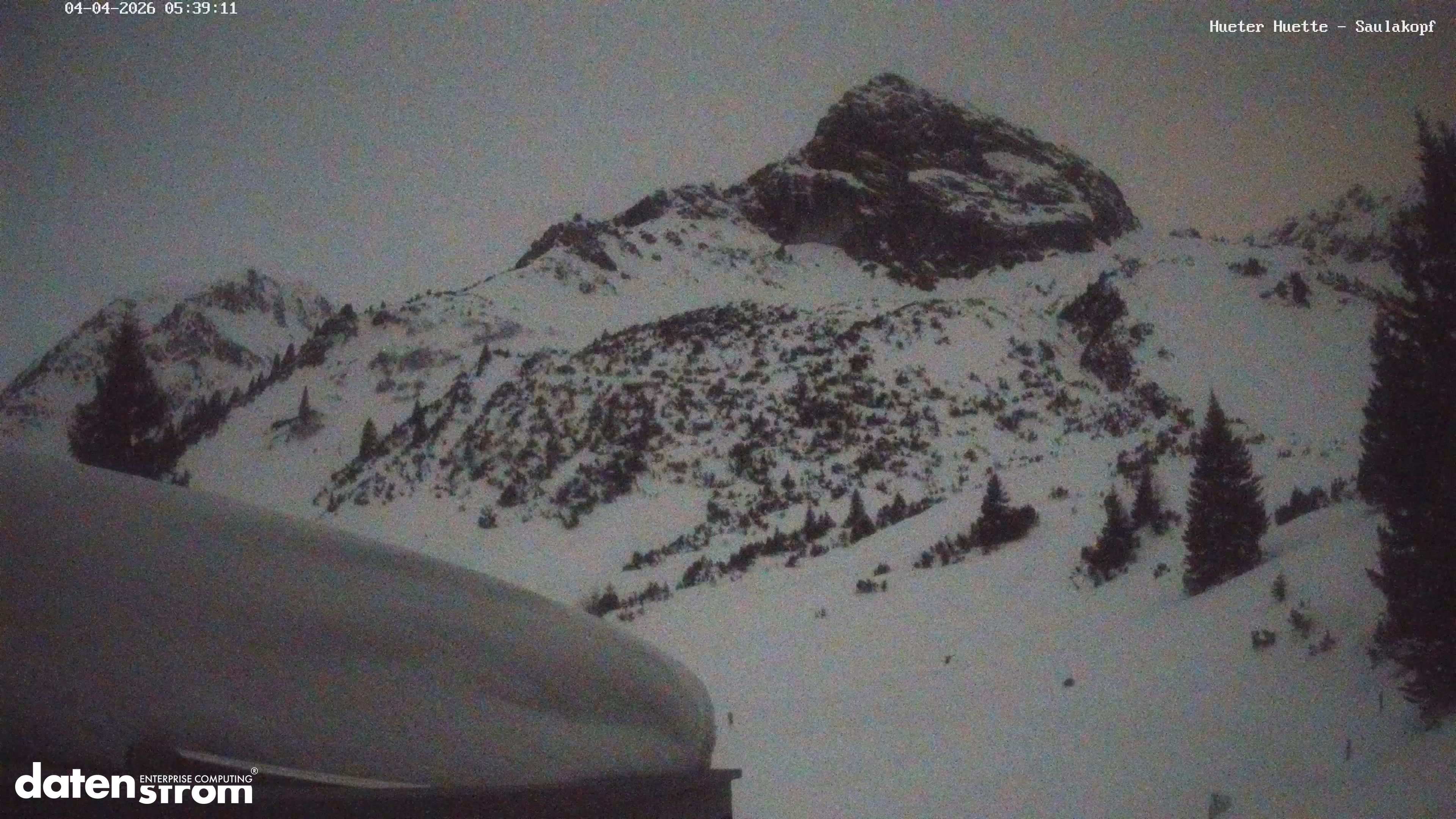 heavy_snowfall (0.67), fresh_snow (0.25)